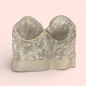 Elegant Lace Corset in Cream